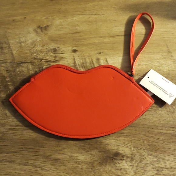 Summer sale 💋Betsy Johnson lips eyewearcase/ wristlet - Picture 2 of 3